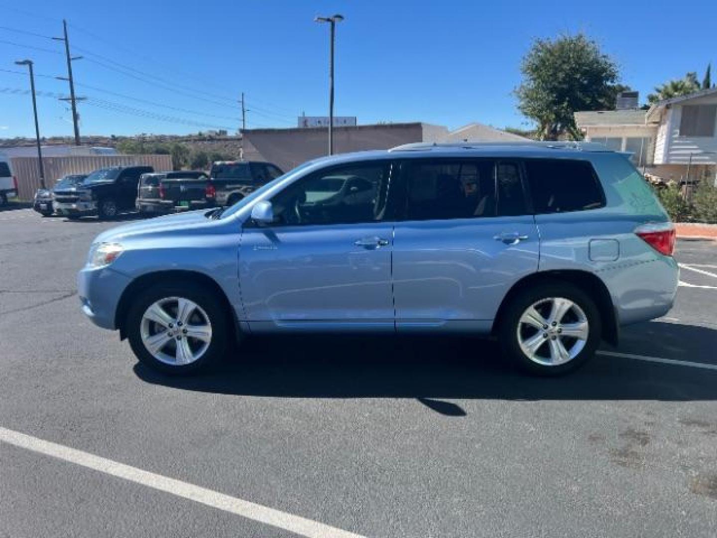 2008 Wave Line Pearl /Sand Beige Toyota Highlander Limited (JTEES42A582) with an 3.5L V-6 DOHC engine, Automatic transmission, located at 1865 East Red Hills Pkwy, St. George, 84770, (435) 628-0023, 37.120850, -113.543640 - We specialize in helping ALL people get the best financing available. No matter your credit score, good, bad or none we can get you an amazing rate. Had a bankruptcy, divorce, or repossessions? We give you the green light to get your credit back on the road. Low down and affordable payments that fit - Photo#3