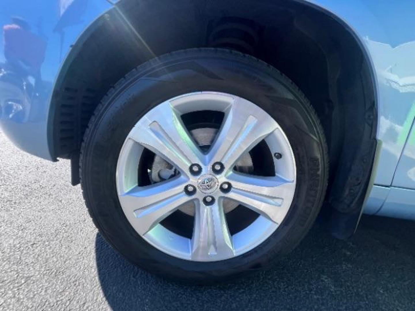 2008 Wave Line Pearl /Sand Beige Toyota Highlander Limited (JTEES42A582) with an 3.5L V-6 DOHC engine, Automatic transmission, located at 1865 East Red Hills Pkwy, St. George, 84770, (435) 628-0023, 37.120850, -113.543640 - We specialize in helping ALL people get the best financing available. No matter your credit score, good, bad or none we can get you an amazing rate. Had a bankruptcy, divorce, or repossessions? We give you the green light to get your credit back on the road. Low down and affordable payments that fit - Photo#11