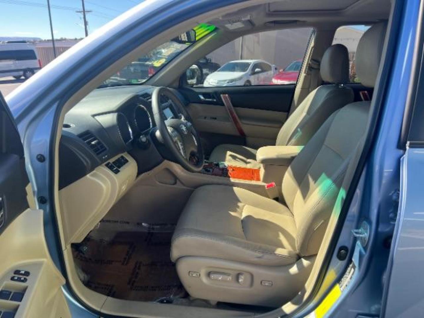 2008 Wave Line Pearl /Sand Beige Toyota Highlander Limited (JTEES42A582) with an 3.5L V-6 DOHC engine, Automatic transmission, located at 1865 East Red Hills Pkwy, St. George, 84770, (435) 628-0023, 37.120850, -113.543640 - We specialize in helping ALL people get the best financing available. No matter your credit score, good, bad or none we can get you an amazing rate. Had a bankruptcy, divorce, or repossessions? We give you the green light to get your credit back on the road. Low down and affordable payments that fit - Photo#14