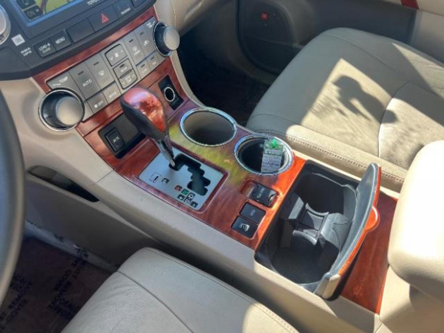 2008 Wave Line Pearl /Sand Beige Toyota Highlander Limited (JTEES42A582) with an 3.5L V-6 DOHC engine, Automatic transmission, located at 1865 East Red Hills Pkwy, St. George, 84770, (435) 628-0023, 37.120850, -113.543640 - We specialize in helping ALL people get the best financing available. No matter your credit score, good, bad or none we can get you an amazing rate. Had a bankruptcy, divorce, or repossessions? We give you the green light to get your credit back on the road. Low down and affordable payments that fit - Photo#19