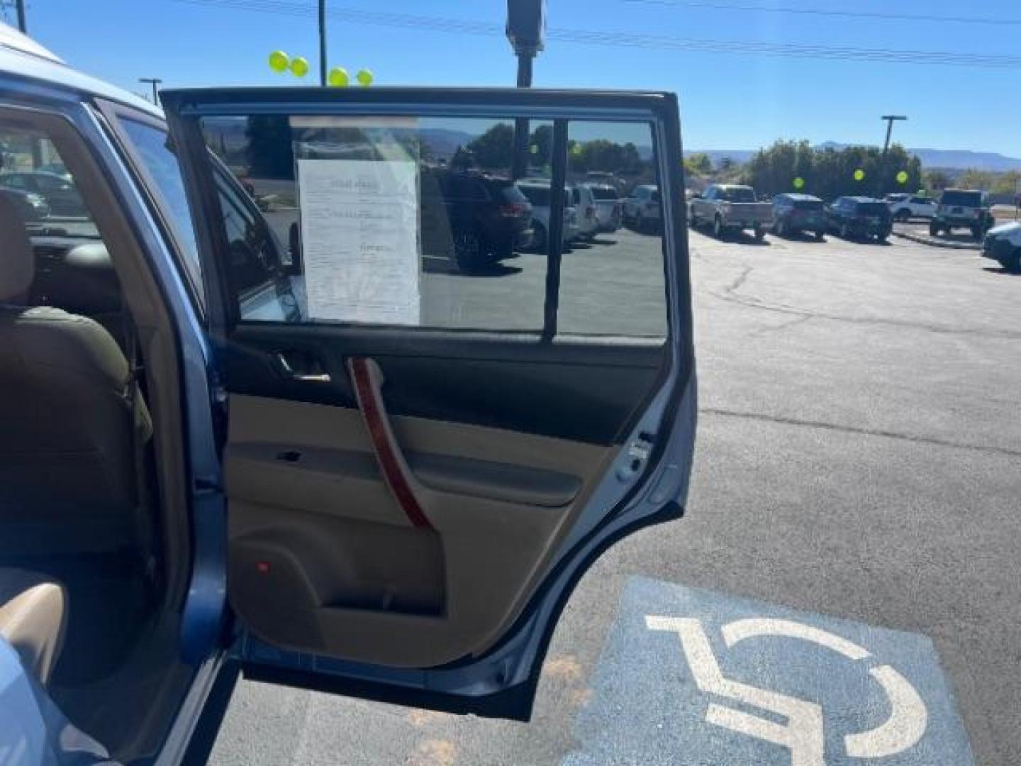 2008 Wave Line Pearl /Sand Beige Toyota Highlander Limited (JTEES42A582) with an 3.5L V-6 DOHC engine, Automatic transmission, located at 1865 East Red Hills Pkwy, St. George, 84770, (435) 628-0023, 37.120850, -113.543640 - We specialize in helping ALL people get the best financing available. No matter your credit score, good, bad or none we can get you an amazing rate. Had a bankruptcy, divorce, or repossessions? We give you the green light to get your credit back on the road. Low down and affordable payments that fit - Photo#26