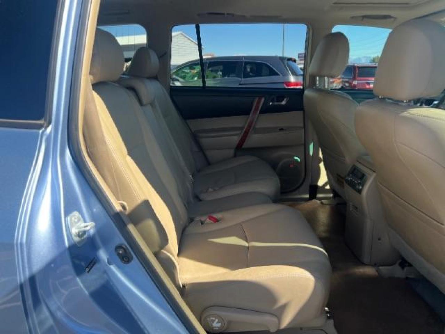 2008 Wave Line Pearl /Sand Beige Toyota Highlander Limited (JTEES42A582) with an 3.5L V-6 DOHC engine, Automatic transmission, located at 1865 East Red Hills Pkwy, St. George, 84770, (435) 628-0023, 37.120850, -113.543640 - We specialize in helping ALL people get the best financing available. No matter your credit score, good, bad or none we can get you an amazing rate. Had a bankruptcy, divorce, or repossessions? We give you the green light to get your credit back on the road. Low down and affordable payments that fit - Photo#27