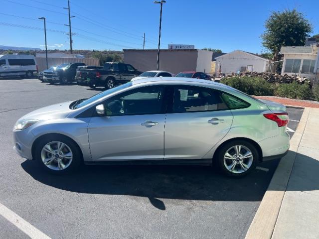 2014 Ingot Silver Metalli /Charcoal Black Ford Focus SE Sedan (1FADP3F21EL) with an 2.0L L4 DOHC 16V engine, 6-Speed Automatic transmission, located at 1865 East Red Hills Pkwy, St. George, 84770, (435) 628-0023, 37.120850, -113.543640- Photo#3