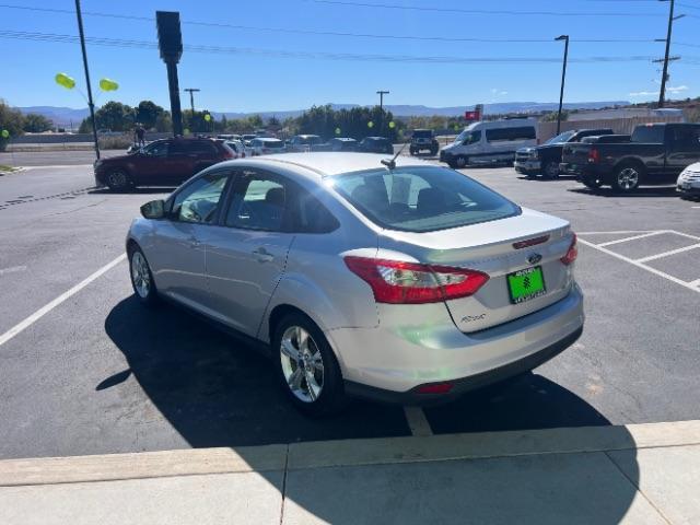 2014 Ingot Silver Metalli /Charcoal Black Ford Focus SE Sedan (1FADP3F21EL) with an 2.0L L4 DOHC 16V engine, 6-Speed Automatic transmission, located at 1865 East Red Hills Pkwy, St. George, 84770, (435) 628-0023, 37.120850, -113.543640- Photo#4