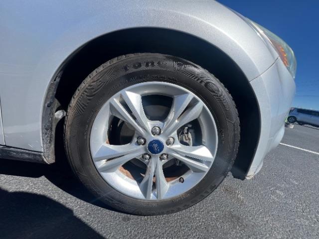 2014 Ingot Silver Metalli /Charcoal Black Ford Focus SE Sedan (1FADP3F21EL) with an 2.0L L4 DOHC 16V engine, 6-Speed Automatic transmission, located at 1865 East Red Hills Pkwy, St. George, 84770, (435) 628-0023, 37.120850, -113.543640- Photo#8