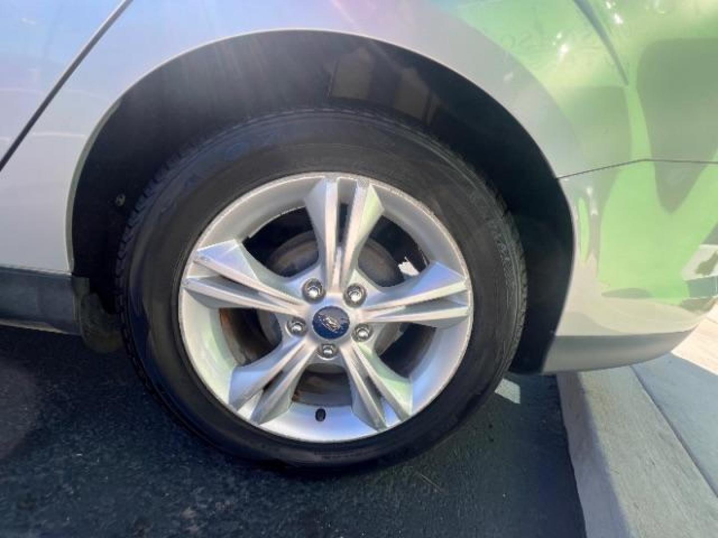 2014 Ingot Silver Metallic /Charcoal Black Ford Focus SE Sedan (1FADP3F21EL) with an 2.0L L4 DOHC 16V engine, 6-Speed Automatic transmission, located at 1865 East Red Hills Pkwy, St. George, 84770, (435) 628-0023, 37.120850, -113.543640 - Photo#10