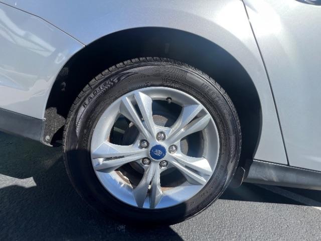 2014 Ingot Silver Metalli /Charcoal Black Ford Focus SE Sedan (1FADP3F21EL) with an 2.0L L4 DOHC 16V engine, 6-Speed Automatic transmission, located at 1865 East Red Hills Pkwy, St. George, 84770, (435) 628-0023, 37.120850, -113.543640- Photo#11