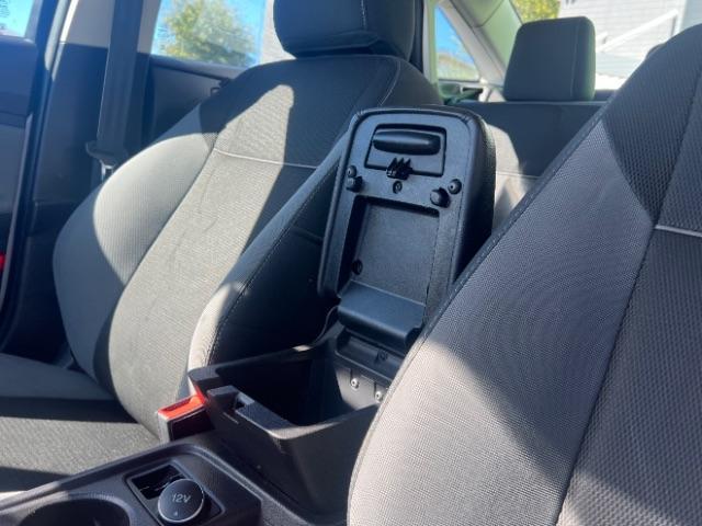 2014 Ingot Silver Metalli /Charcoal Black Ford Focus SE Sedan (1FADP3F21EL) with an 2.0L L4 DOHC 16V engine, 6-Speed Automatic transmission, located at 1865 East Red Hills Pkwy, St. George, 84770, (435) 628-0023, 37.120850, -113.543640- Photo#19