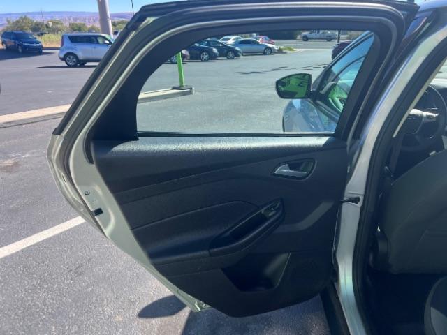 2014 Ingot Silver Metalli /Charcoal Black Ford Focus SE Sedan (1FADP3F21EL) with an 2.0L L4 DOHC 16V engine, 6-Speed Automatic transmission, located at 1865 East Red Hills Pkwy, St. George, 84770, (435) 628-0023, 37.120850, -113.543640- Photo#20