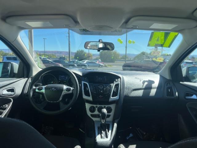 2014 Ingot Silver Metalli /Charcoal Black Ford Focus SE Sedan (1FADP3F21EL) with an 2.0L L4 DOHC 16V engine, 6-Speed Automatic transmission, located at 1865 East Red Hills Pkwy, St. George, 84770, (435) 628-0023, 37.120850, -113.543640- Photo#22