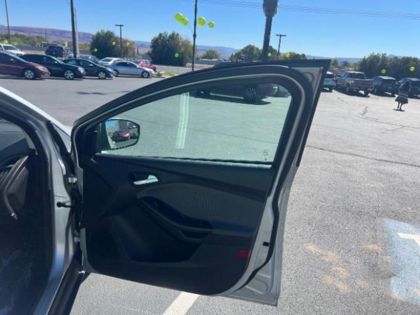 2014 Ingot Silver Metallic /Charcoal Black Ford Focus SE Sedan (1FADP3F21EL) with an 2.0L L4 DOHC 16V engine, 6-Speed Automatic transmission, located at 1865 East Red Hills Pkwy, St. George, 84770, (435) 628-0023, 37.120850, -113.543640 - Photo#26