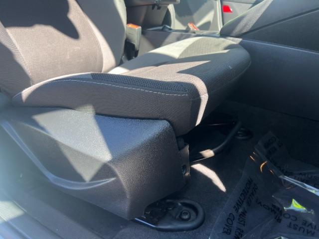 2014 Ingot Silver Metalli /Charcoal Black Ford Focus SE Sedan (1FADP3F21EL) with an 2.0L L4 DOHC 16V engine, 6-Speed Automatic transmission, located at 1865 East Red Hills Pkwy, St. George, 84770, (435) 628-0023, 37.120850, -113.543640- Photo#27