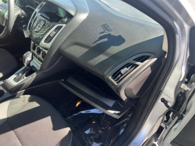 2014 Ingot Silver Metalli /Charcoal Black Ford Focus SE Sedan (1FADP3F21EL) with an 2.0L L4 DOHC 16V engine, 6-Speed Automatic transmission, located at 1865 East Red Hills Pkwy, St. George, 84770, (435) 628-0023, 37.120850, -113.543640- Photo#28