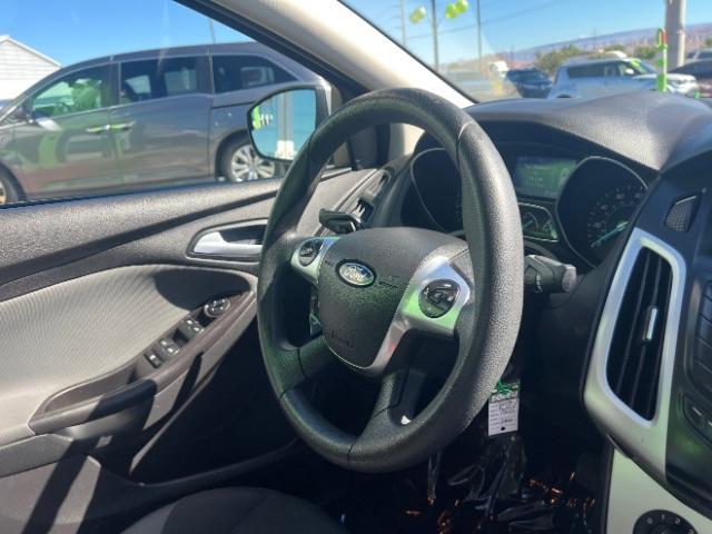 2014 Ingot Silver Metalli /Charcoal Black Ford Focus SE Sedan (1FADP3F21EL) with an 2.0L L4 DOHC 16V engine, 6-Speed Automatic transmission, located at 1865 East Red Hills Pkwy, St. George, 84770, (435) 628-0023, 37.120850, -113.543640- Photo#29
