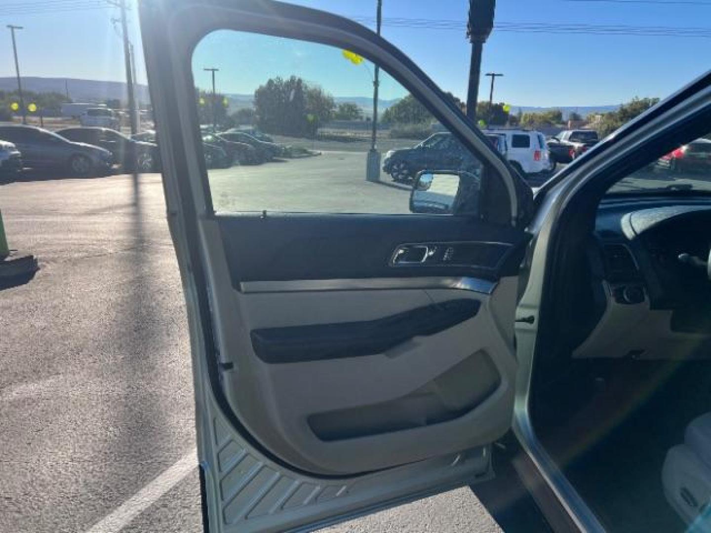 2018 Ingot Silver Metallic /Medium Stone/Medium Light Stone Ford Explorer XLT (1FM5K8D84JG) with an EcoBoost 2.3L I-4 gasoline direct injection engine, Automatic transmission, located at 1865 East Red Hills Pkwy, St. George, 84770, (435) 628-0023, 37.120850, -113.543640 - We specialize in helping ALL people get the best financing available. No matter your credit score, good, bad or none we can get you an amazing rate. Had a bankruptcy, divorce, or repossessions? We give you the green light to get your credit back on the road. Low down and affordable payments that fit - Photo#12