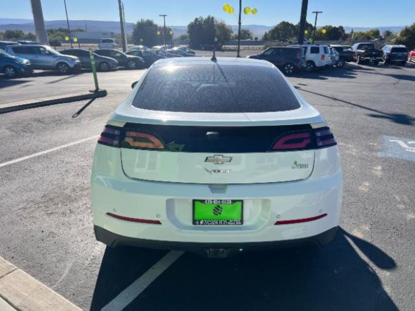 2013 White /Black Chevrolet Volt Premium w/ Navigation and LEP (1G1RH6E47DU) with an 4 CYL Hybrid engine, AUTOMATIC transmission, located at 1865 East Red Hills Pkwy, St. George, 84770, (435) 628-0023, 37.120850, -113.543640 - We specialize in helping ALL people get the best financing available. No matter your credit score, good, bad or none we can get you an amazing rate. Had a bankruptcy, divorce, or repossessions? We give you the green light to get your credit back on the road. Low down and affordable payments that fit - Photo#5