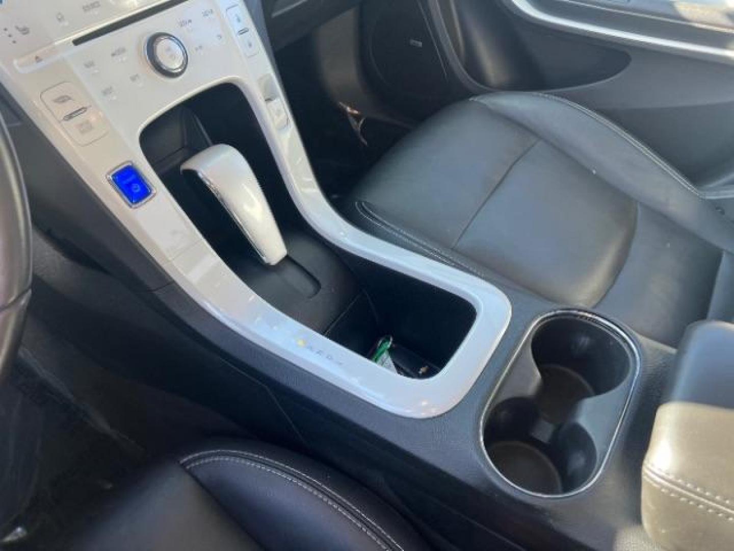 2013 White /Black Chevrolet Volt Premium w/ Navigation and LEP (1G1RH6E47DU) with an 4 CYL Hybrid engine, AUTOMATIC transmission, located at 1865 East Red Hills Pkwy, St. George, 84770, (435) 628-0023, 37.120850, -113.543640 - We specialize in helping ALL people get the best financing available. No matter your credit score, good, bad or none we can get you an amazing rate. Had a bankruptcy, divorce, or repossessions? We give you the green light to get your credit back on the road. Low down and affordable payments that fit - Photo#17