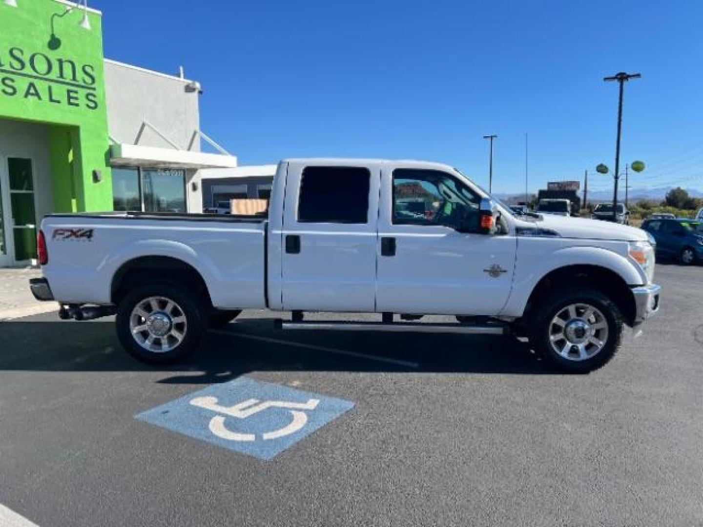2015 Oxford White /Steel Ford F-250 XLT (1FT7W2BT6FE) with an Powerstroke 6.7L V-8 diesel direct injection engine, Automatic transmission, located at 1865 East Red Hills Pkwy, St. George, 84770, (435) 628-0023, 37.120850, -113.543640 - We specialize in helping ALL people get the best financing available. No matter your credit score, good, bad or none we can get you an amazing rate. Had a bankruptcy, divorce, or repossessions? We give you the green light to get your credit back on the road. Low down and affordable payments that fit - Photo#7