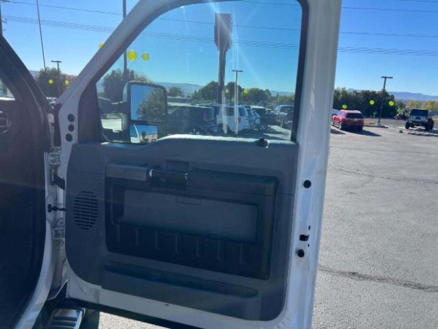 2015 Oxford White /Steel Ford F-250 XLT (1FT7W2BT6FE) with an Powerstroke 6.7L V-8 diesel direct injection engine, Automatic transmission, located at 1865 East Red Hills Pkwy, St. George, 84770, (435) 628-0023, 37.120850, -113.543640 - We specialize in helping ALL people get the best financing available. No matter your credit score, good, bad or none we can get you an amazing rate. Had a bankruptcy, divorce, or repossessions? We give you the green light to get your credit back on the road. Low down and affordable payments that fit - Photo#27