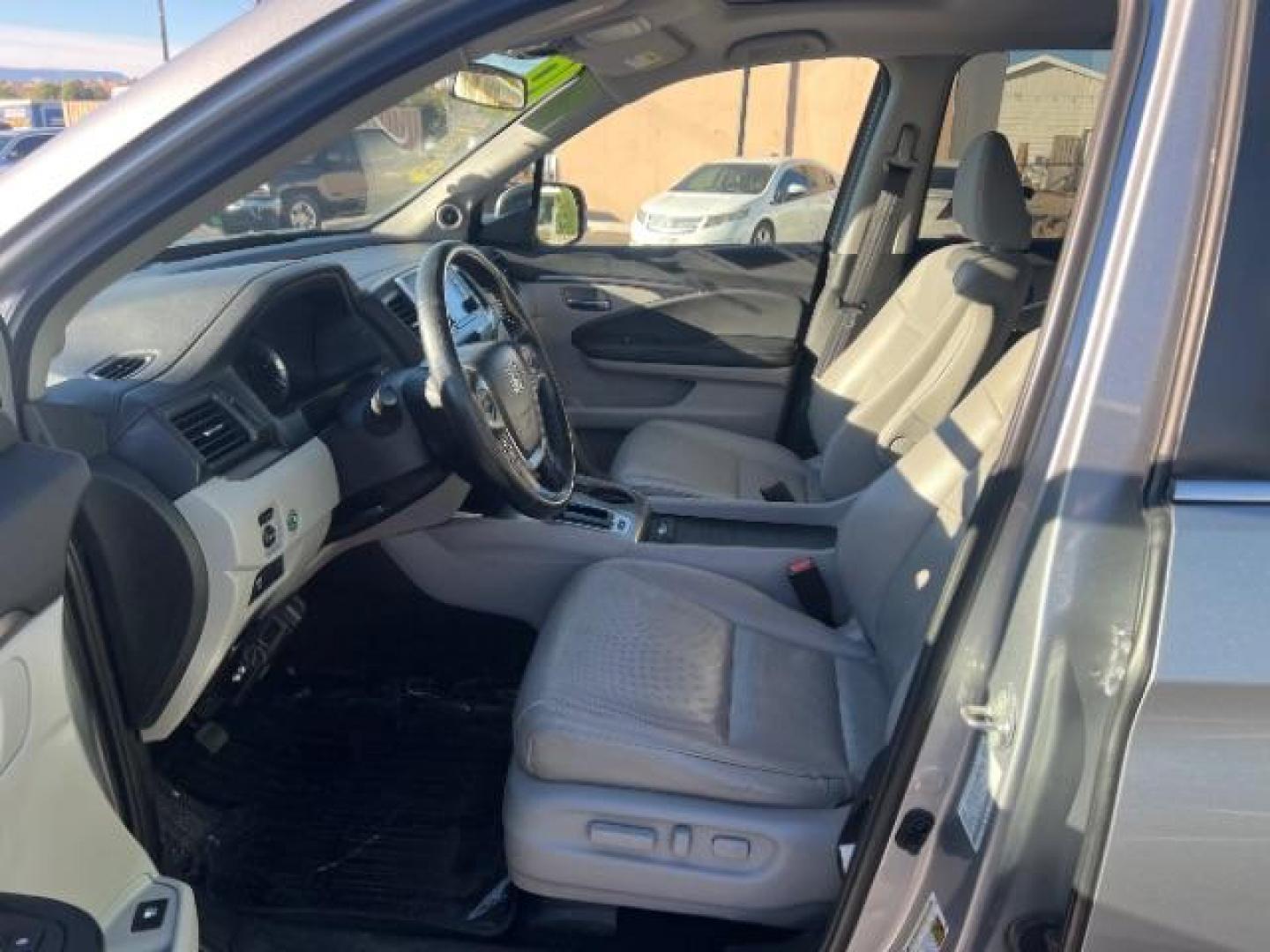 2019 Modern Steel Metallic /Gray Honda Ridgeline RTL (5FPYK3F53KB) with an 3.5L V-6 gasoline direct injection engine, Automatic transmission, located at 1865 East Red Hills Pkwy, St. George, 84770, (435) 628-0023, 37.120850, -113.543640 - We specialize in helping ALL people get the best financing available. No matter your credit score, good, bad or none we can get you an amazing rate. Had a bankruptcy, divorce, or repossessions? We give you the green light to get your credit back on the road. Low down and affordable payments that fit - Photo#14