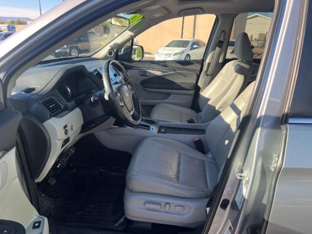 2019 Modern Steel Metallic /Gray Honda Ridgeline RTL (5FPYK3F53KB) with an 3.5L V-6 gasoline direct injection engine, Automatic transmission, located at 1865 East Red Hills Pkwy, St. George, 84770, (435) 628-0023, 37.120850, -113.543640 - We specialize in helping ALL people get the best financing available. No matter your credit score, good, bad or none we can get you an amazing rate. Had a bankruptcy, divorce, or repossessions? We give you the green light to get your credit back on the road. Low down and affordable payments that fit - Photo#14