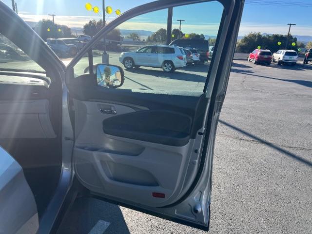 2019 Modern Steel Metallic /Gray Honda Ridgeline RTL (5FPYK3F53KB) with an 3.5L V-6 gasoline direct injection engine, Automatic transmission, located at 1865 East Red Hills Pkwy, St. George, 84770, (435) 628-0023, 37.120850, -113.543640 - We specialize in helping ALL people get the best financing available. No matter your credit score, good, bad or none we can get you an amazing rate. Had a bankruptcy, divorce, or repossessions? We give you the green light to get your credit back on the road. Low down and affordable payments that fit - Photo#26