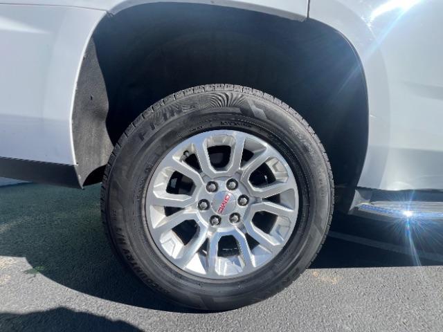 2020 Summit White /Jet Black GMC Yukon 4WD SLT (1GKS2BKC6LR) with an EcoTec3 5.3L V-8 gasoline direct injection engine, Automatic transmission, located at 1865 East Red Hills Pkwy, St. George, 84770, (435) 628-0023, 37.120850, -113.543640 - Photo#9