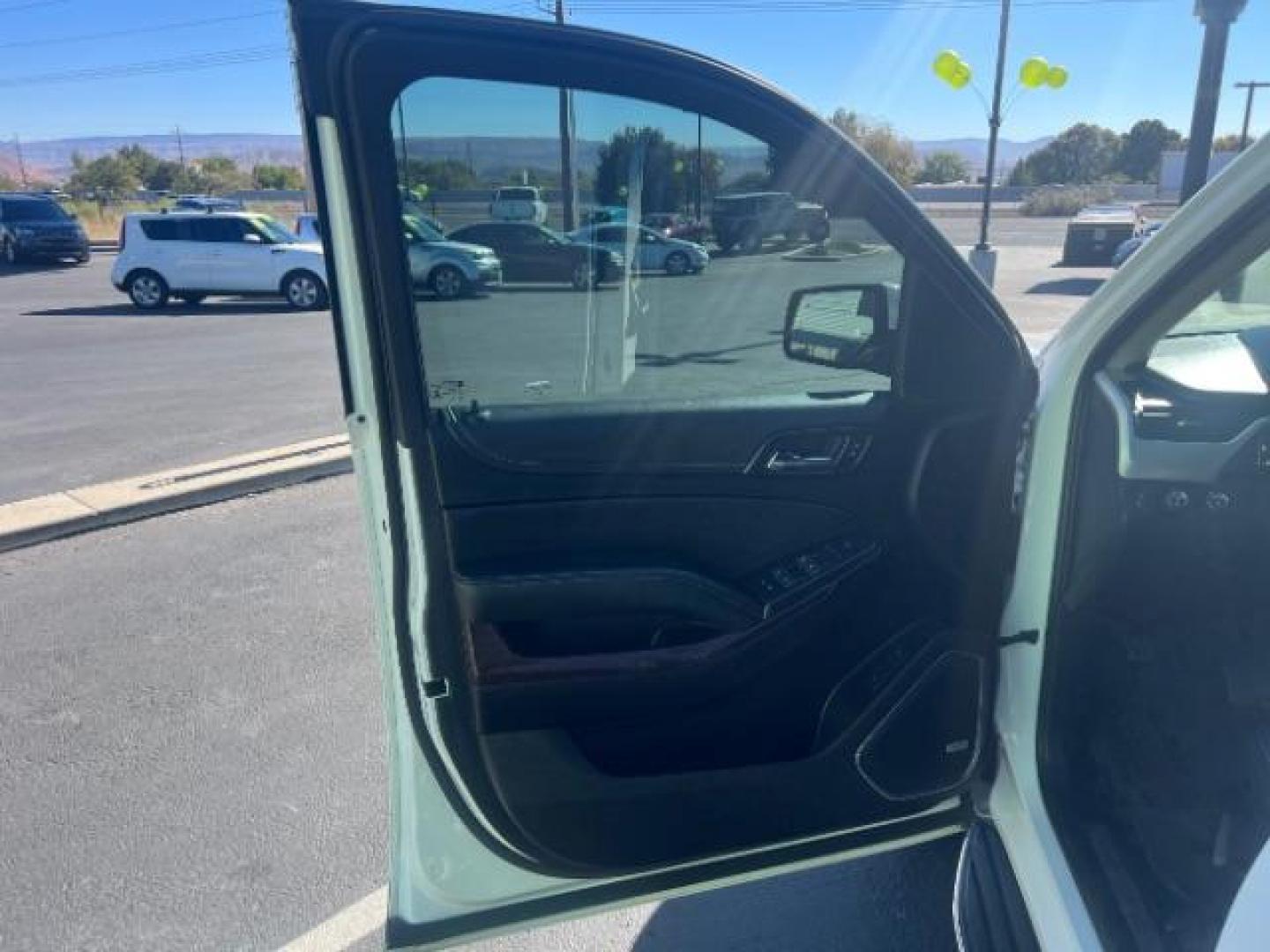 2020 Summit White /Jet Black GMC Yukon 4WD SLT (1GKS2BKC6LR) with an EcoTec3 5.3L V-8 gasoline direct injection engine, Automatic transmission, located at 1865 East Red Hills Pkwy, St. George, 84770, (435) 628-0023, 37.120850, -113.543640 - We specialize in helping ALL people get the best financing available. No matter your credit score, good, bad or none we can get you an amazing rate. Had a bankruptcy, divorce, or repossessions? We give you the green light to get your credit back on the road. Low down and affordable payments that fit - Photo#12