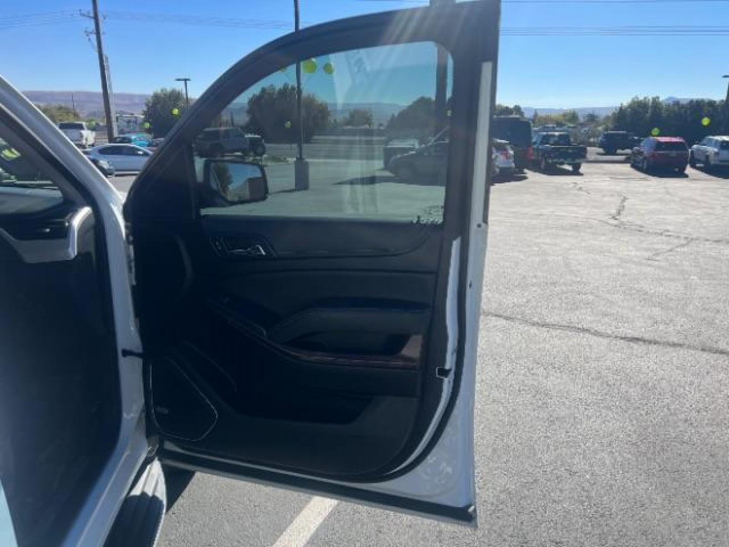 2020 Summit White /Jet Black GMC Yukon 4WD SLT (1GKS2BKC6LR) with an EcoTec3 5.3L V-8 gasoline direct injection engine, Automatic transmission, located at 1865 East Red Hills Pkwy, St. George, 84770, (435) 628-0023, 37.120850, -113.543640 - We specialize in helping ALL people get the best financing available. No matter your credit score, good, bad or none we can get you an amazing rate. Had a bankruptcy, divorce, or repossessions? We give you the green light to get your credit back on the road. Low down and affordable payments that fit - Photo#29