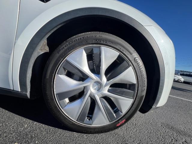 2022 Pearl White Multi-Coat /Black Tesla Model Y Long Range Dual Motor All-Wheel Drive (7SAYGAEEXNF) with an ELECTRIC engine, Automatic transmission, located at 1865 East Red Hills Pkwy, St. George, 84770, (435) 628-0023, 37.120850, -113.543640 - Excellent Tesla Model Y Long Range All Wheel Drive with 3rd row! 7 Seats! Battery is 90% healthy. Gets 290 on full charge. Still has remaining 120k mile Tesla warranty on battery and motor. We have aftermarkt battery warranties available. Southern Utah's Tesla Experts 4 Seasons Auto DL 7932 - Photo#11