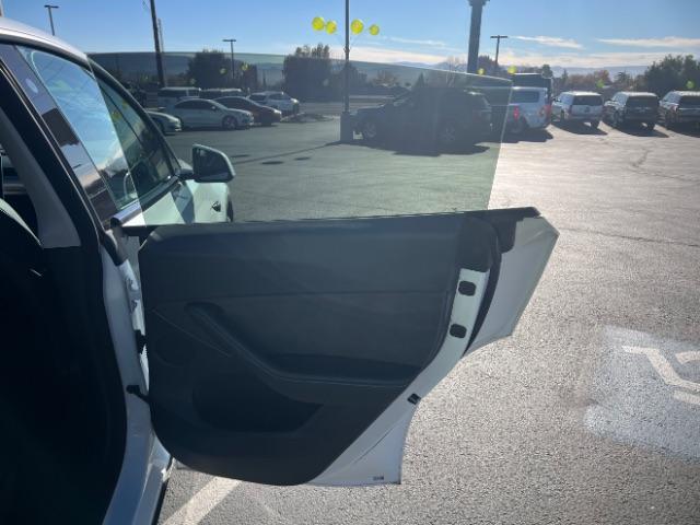 2022 Pearl White Multi-Coat /Black Tesla Model Y Long Range Dual Motor All-Wheel Drive (7SAYGAEEXNF) with an ELECTRIC engine, Automatic transmission, located at 1865 East Red Hills Pkwy, St. George, 84770, (435) 628-0023, 37.120850, -113.543640 - Excellent Tesla Model Y Long Range All Wheel Drive with 3rd row! 7 Seats! Battery is 90% healthy. Gets 290 on full charge. Still has remaining 120k mile Tesla warranty on battery and motor. We have aftermarkt battery warranties available. Southern Utah's Tesla Experts 4 Seasons Auto DL 7932 - Photo#25