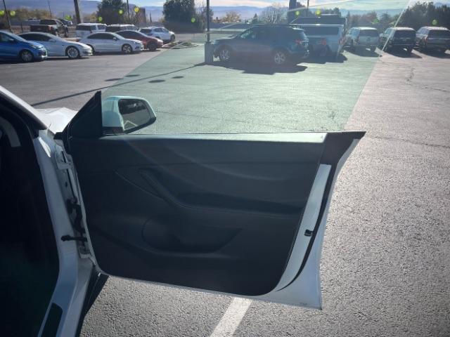 2022 Pearl White Multi-Coat /Black Tesla Model Y Long Range Dual Motor All-Wheel Drive (7SAYGAEEXNF) with an ELECTRIC engine, Automatic transmission, located at 1865 East Red Hills Pkwy, St. George, 84770, (435) 628-0023, 37.120850, -113.543640 - Excellent Tesla Model Y Long Range All Wheel Drive with 3rd row! 7 Seats! Battery is 90% healthy. Gets 290 on full charge. Still has remaining 120k mile Tesla warranty on battery and motor. We have aftermarkt battery warranties available. Southern Utah's Tesla Experts 4 Seasons Auto DL 7932 - Photo#27