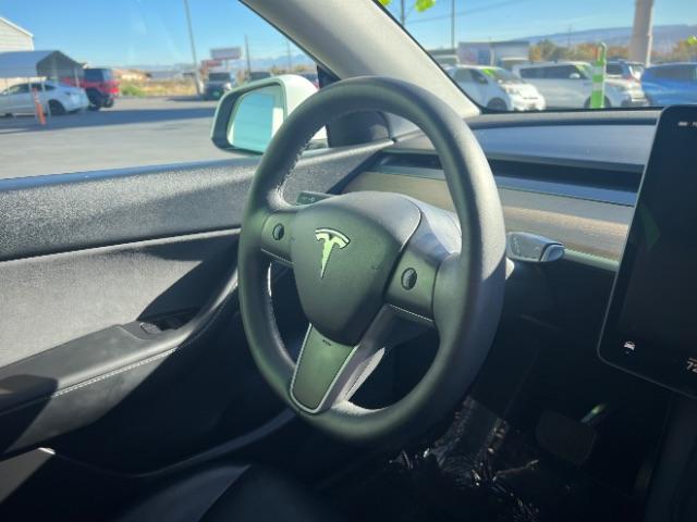 2022 Pearl White Multi-Coat /Black Tesla Model Y Long Range Dual Motor All-Wheel Drive (7SAYGAEEXNF) with an ELECTRIC engine, Automatic transmission, located at 1865 East Red Hills Pkwy, St. George, 84770, (435) 628-0023, 37.120850, -113.543640 - Excellent Tesla Model Y Long Range All Wheel Drive with 3rd row! 7 Seats! Battery is 90% healthy. Gets 290 on full charge. Still has remaining 120k mile Tesla warranty on battery and motor. We have aftermarkt battery warranties available. Southern Utah's Tesla Experts 4 Seasons Auto DL 7932 - Photo#29