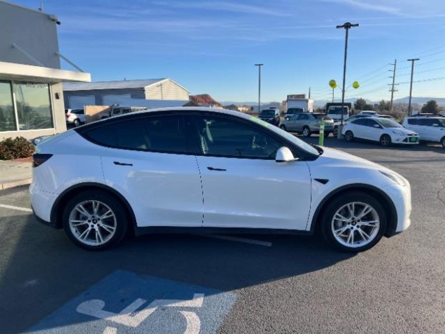 2022 Pearl White Multi-Coat /Black Tesla Model Y Long Range Dual Motor All-Wheel Drive (7SAYGAEEXNF) with an ELECTRIC engine, Automatic transmission, located at 1865 East Red Hills Pkwy, St. George, 84770, (435) 628-0023, 37.120850, -113.543640 - Photo#9