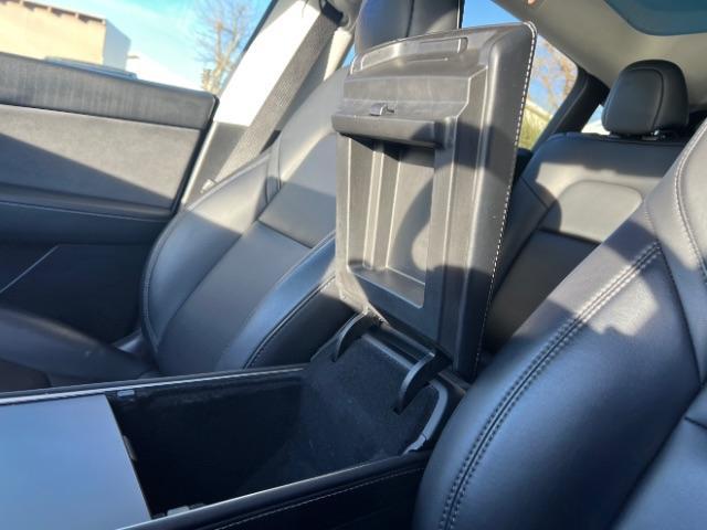 2022 Pearl White Multi-Coat /Black Tesla Model Y Long Range Dual Motor All-Wheel Drive (7SAYGAEEXNF) with an ELECTRIC engine, Automatic transmission, located at 1865 East Red Hills Pkwy, St. George, 84770, (435) 628-0023, 37.120850, -113.543640 - Excellent Tesla Model Y Long Range All Wheel Drive with 3rd row! 7 Seats! All our Teslas come with charging kit Battery is 90% healthy. Gets 290 on full charge. Still has remaining 120k mile Tesla warranty on battery and motor. We have aftermarkt battery warranties available. Southern Utah's Te - Photo#19