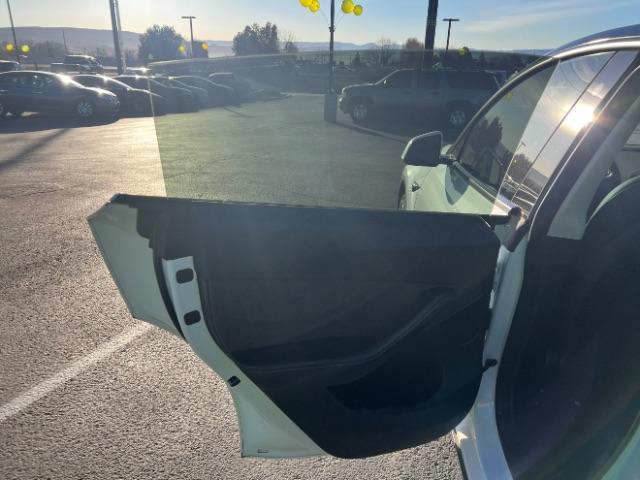 2022 Pearl White Multi-Coat /Black Tesla Model Y Long Range Dual Motor All-Wheel Drive (7SAYGAEEXNF) with an ELECTRIC engine, Automatic transmission, located at 1865 East Red Hills Pkwy, St. George, 84770, (435) 628-0023, 37.120850, -113.543640 - Excellent Tesla Model Y Long Range All Wheel Drive with 3rd row! 7 Seats! All our Teslas come with charging kit Battery is 90% healthy. Gets 290 on full charge. Still has remaining 120k mile Tesla warranty on battery and motor. We have aftermarkt battery warranties available. Southern Utah's Te - Photo#20