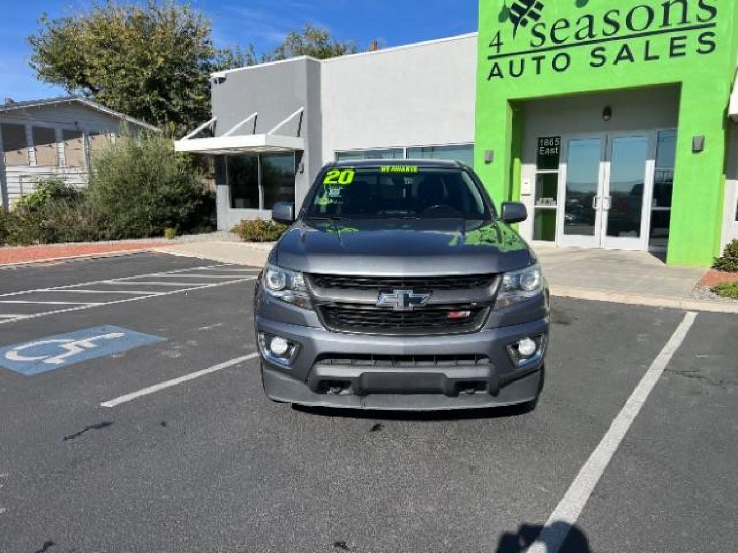 2020 Shadow Gray Metallic /Jet Black Chevrolet Colorado 2WD Crew Cab Short Box Z71 (1GCGSDEN3L1) with an 3.6L V-6 gasoline direct injection engine, Automatic transmission, located at 1865 East Red Hills Pkwy, St. George, 84770, (435) 628-0023, 37.120850, -113.543640 - We specialize in helping ALL people get the best financing available. No matter your credit score, good, bad or none we can get you an amazing rate. Had a bankruptcy, divorce, or repossessions? We give you the green light to get your credit back on the road. Low down and affordable payments that fit - Photo#1