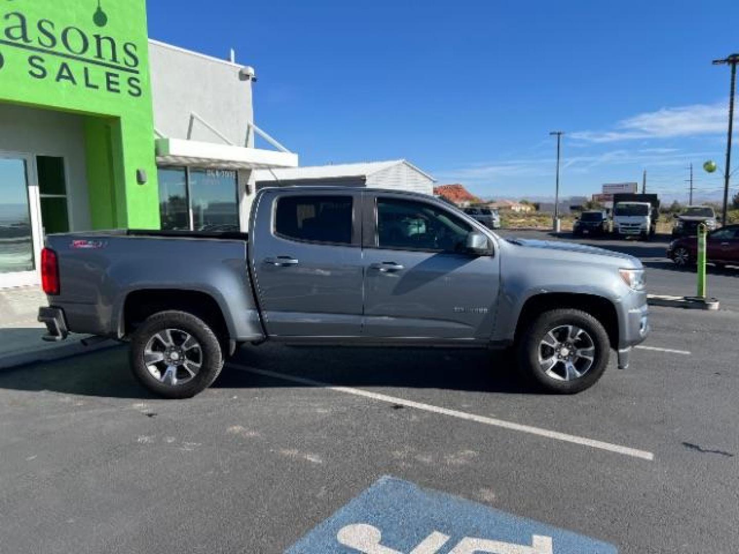 2020 Shadow Gray Metallic /Jet Black Chevrolet Colorado 2WD Crew Cab Short Box Z71 (1GCGSDEN3L1) with an 3.6L V-6 gasoline direct injection engine, Automatic transmission, located at 1865 East Red Hills Pkwy, St. George, 84770, (435) 628-0023, 37.120850, -113.543640 - We specialize in helping ALL people get the best financing available. No matter your credit score, good, bad or none we can get you an amazing rate. Had a bankruptcy, divorce, or repossessions? We give you the green light to get your credit back on the road. Low down and affordable payments that fit - Photo#7