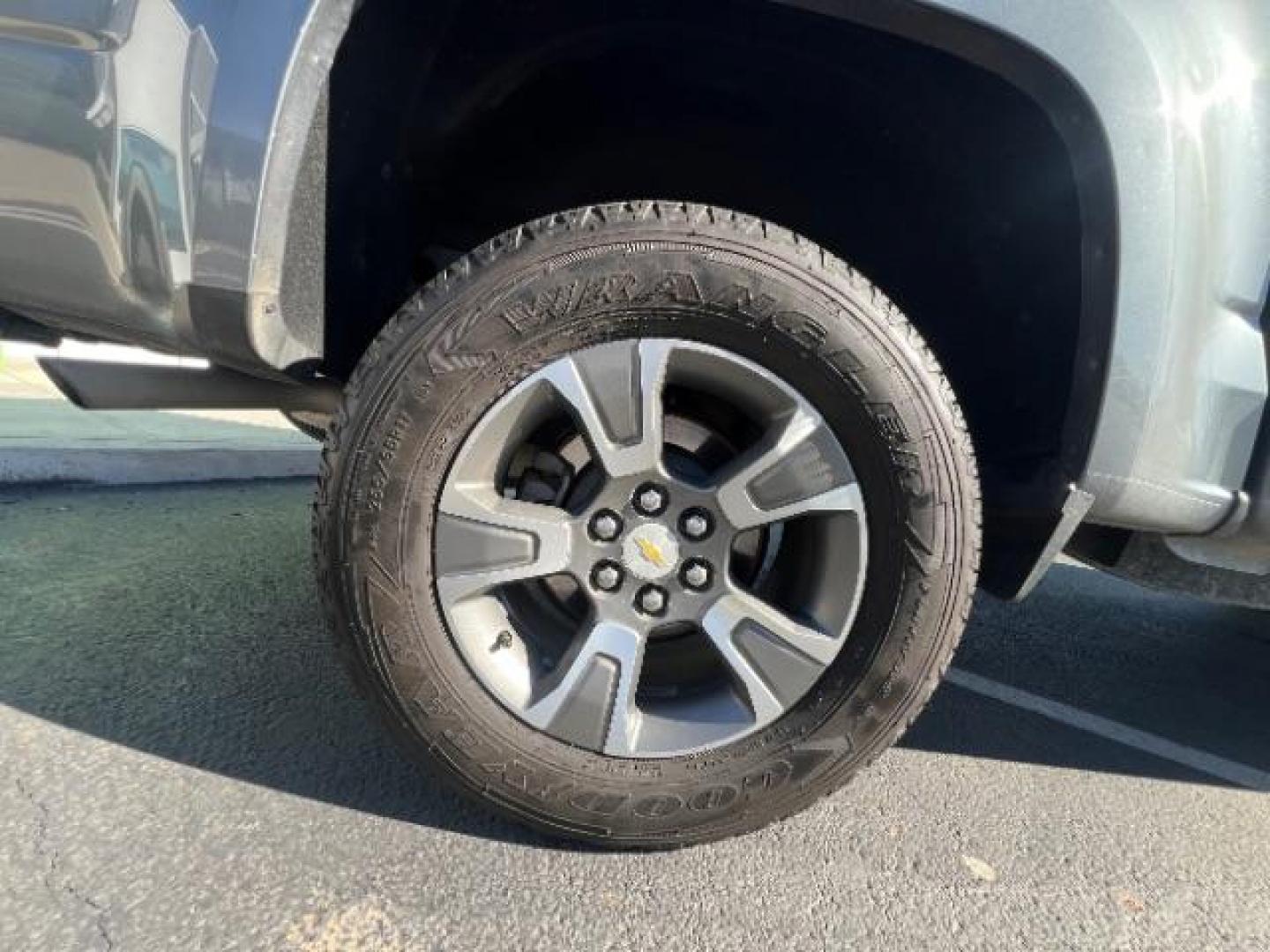 2020 Shadow Gray Metallic /Jet Black Chevrolet Colorado 2WD Crew Cab Short Box Z71 (1GCGSDEN3L1) with an 3.6L V-6 gasoline direct injection engine, Automatic transmission, located at 1865 East Red Hills Pkwy, St. George, 84770, (435) 628-0023, 37.120850, -113.543640 - We specialize in helping ALL people get the best financing available. No matter your credit score, good, bad or none we can get you an amazing rate. Had a bankruptcy, divorce, or repossessions? We give you the green light to get your credit back on the road. Low down and affordable payments that fit - Photo#8