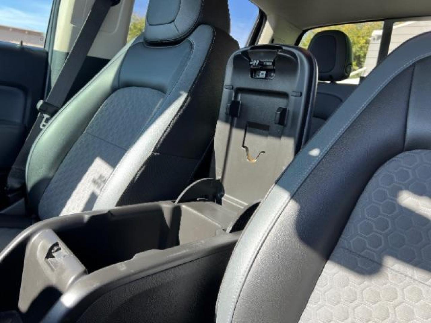 2020 Shadow Gray Metallic /Jet Black Chevrolet Colorado 2WD Crew Cab Short Box Z71 (1GCGSDEN3L1) with an 3.6L V-6 gasoline direct injection engine, Automatic transmission, located at 1865 East Red Hills Pkwy, St. George, 84770, (435) 628-0023, 37.120850, -113.543640 - We specialize in helping ALL people get the best financing available. No matter your credit score, good, bad or none we can get you an amazing rate. Had a bankruptcy, divorce, or repossessions? We give you the green light to get your credit back on the road. Low down and affordable payments that fit - Photo#19