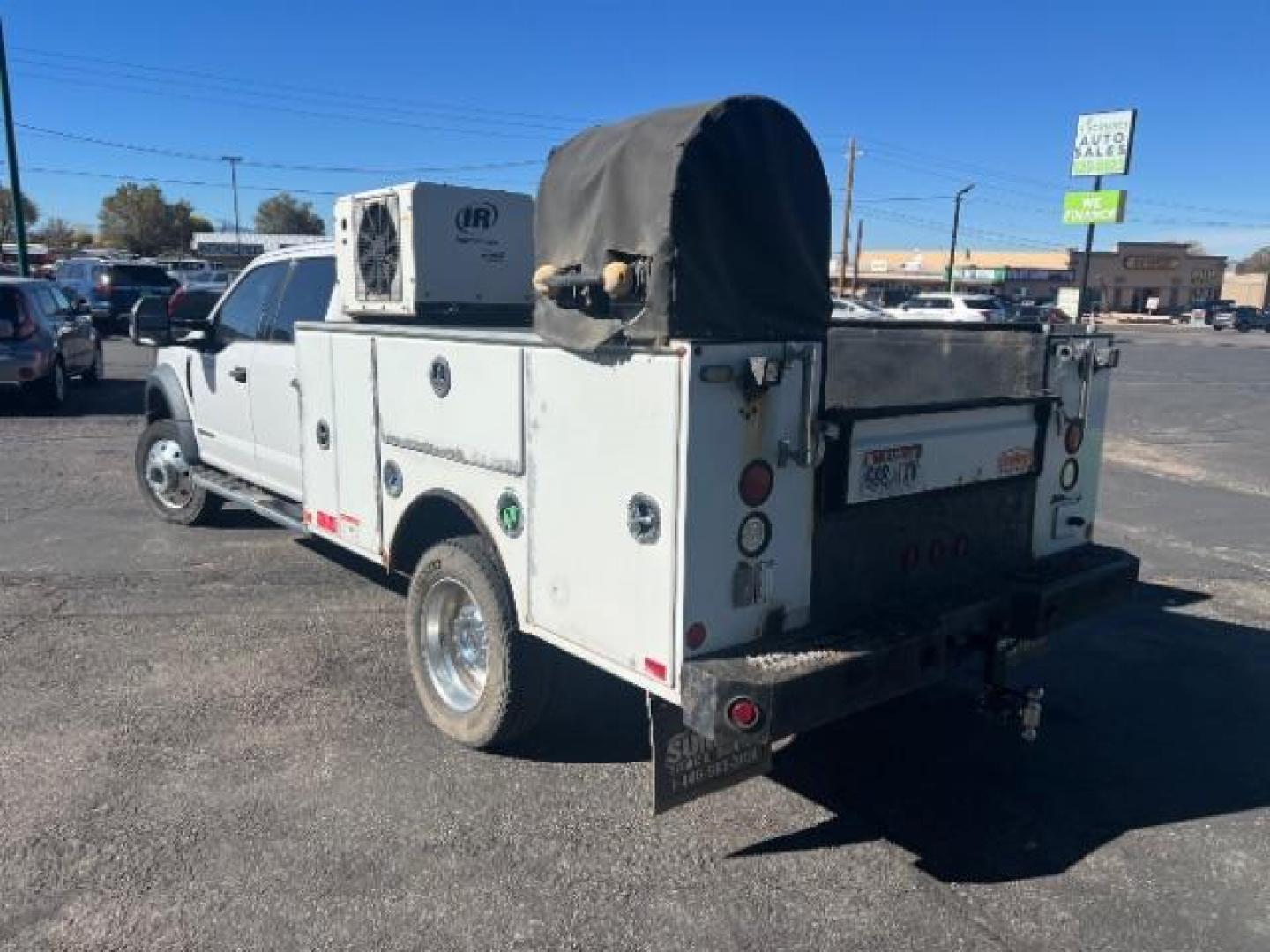 2017 Oxford White /Medium Earth Gray Ford F-550 Chassis XLT (1FD0W5HT1HE) with an Powerstroke 6.7L V-8 diesel direct injection engine, Automatic transmission, located at 940 North Main Street, Cedar City, UT, 84720, (435) 628-0023, 37.692936, -113.061897 - Photo#4
