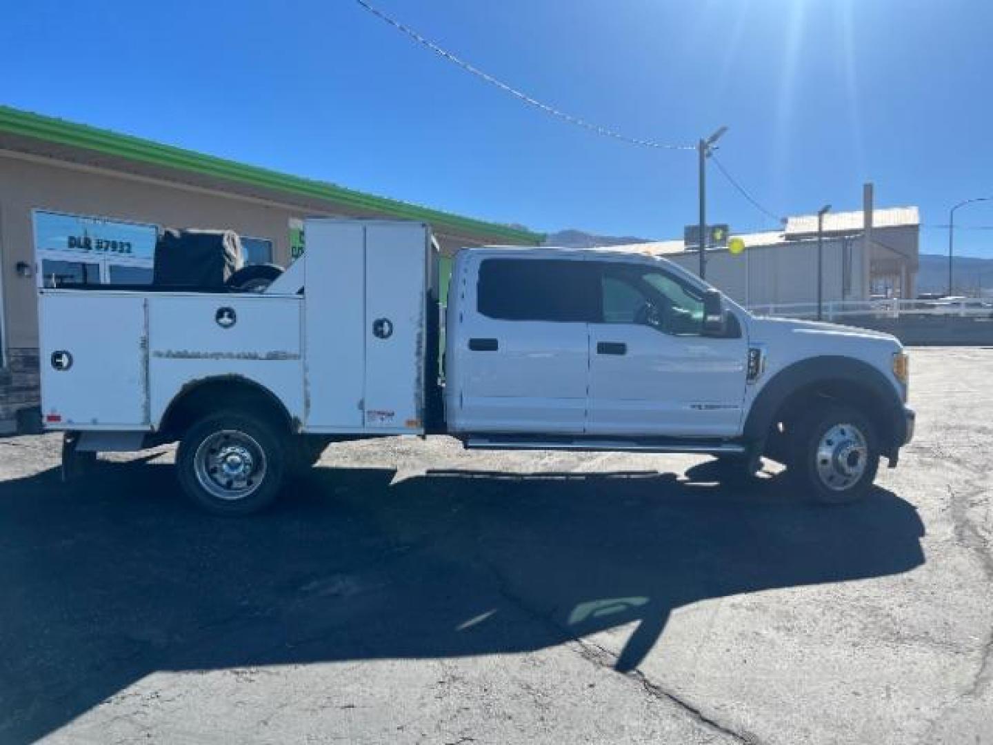 2017 Oxford White /Medium Earth Gray Ford F-550 Chassis XLT (1FD0W5HT1HE) with an Powerstroke 6.7L V-8 diesel direct injection engine, Automatic transmission, located at 940 North Main Street, Cedar City, UT, 84720, (435) 628-0023, 37.692936, -113.061897 - Photo#7
