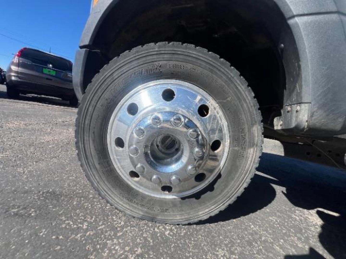 2017 Oxford White /Medium Earth Gray Ford F-550 Chassis XLT (1FD0W5HT1HE) with an Powerstroke 6.7L V-8 diesel direct injection engine, Automatic transmission, located at 940 North Main Street, Cedar City, UT, 84720, (435) 628-0023, 37.692936, -113.061897 - Photo#9