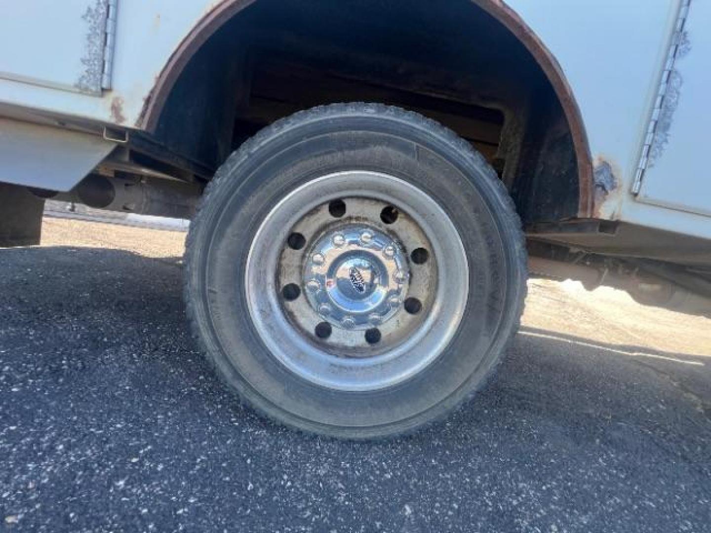 2017 Oxford White /Medium Earth Gray Ford F-550 Chassis XLT (1FD0W5HT1HE) with an Powerstroke 6.7L V-8 diesel direct injection engine, Automatic transmission, located at 940 North Main Street, Cedar City, UT, 84720, (435) 628-0023, 37.692936, -113.061897 - Photo#11