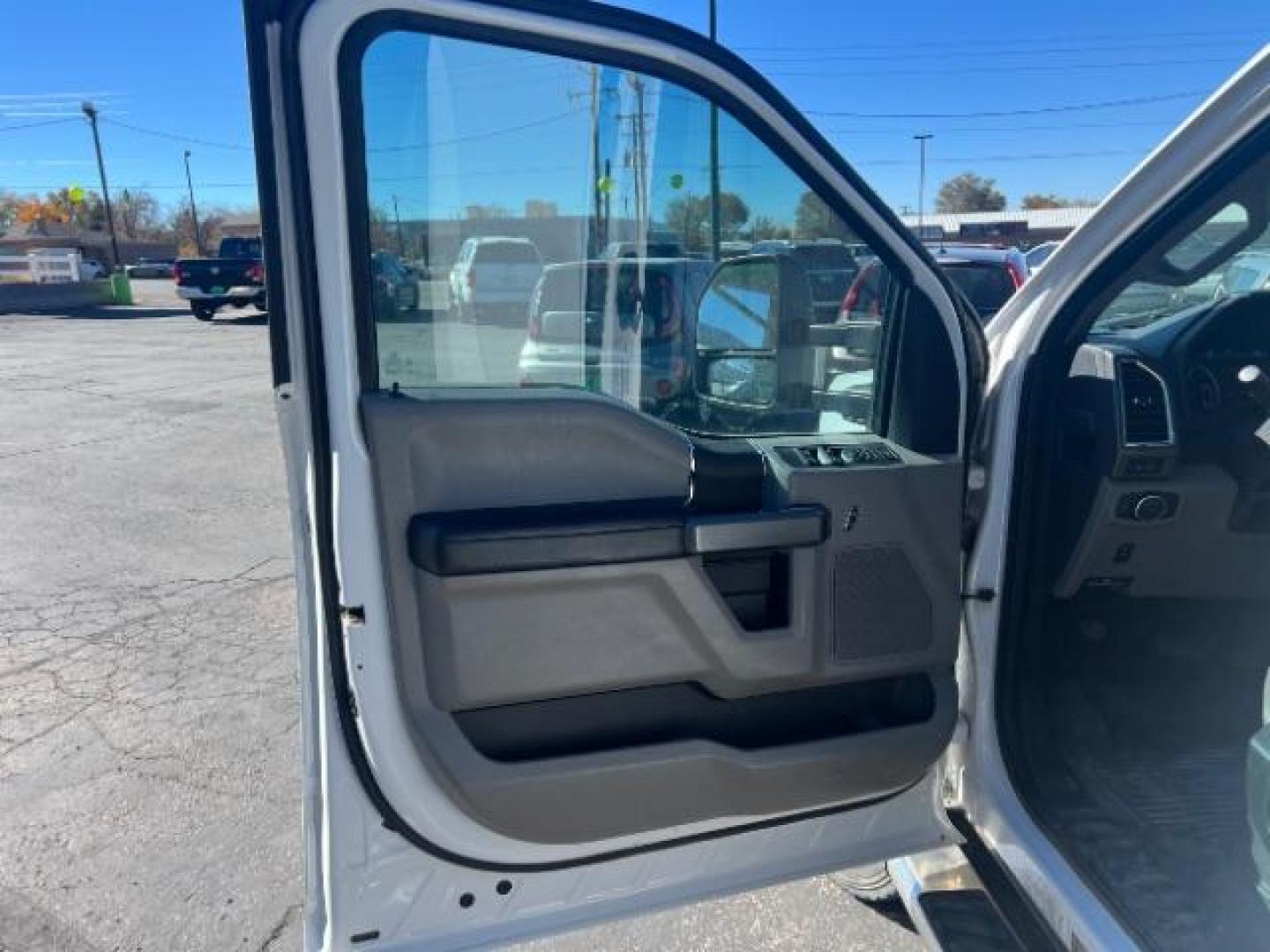 2017 Oxford White /Medium Earth Gray Ford F-550 Chassis XLT (1FD0W5HT1HE) with an Powerstroke 6.7L V-8 diesel direct injection engine, Automatic transmission, located at 940 North Main Street, Cedar City, UT, 84720, (435) 628-0023, 37.692936, -113.061897 - Photo#12