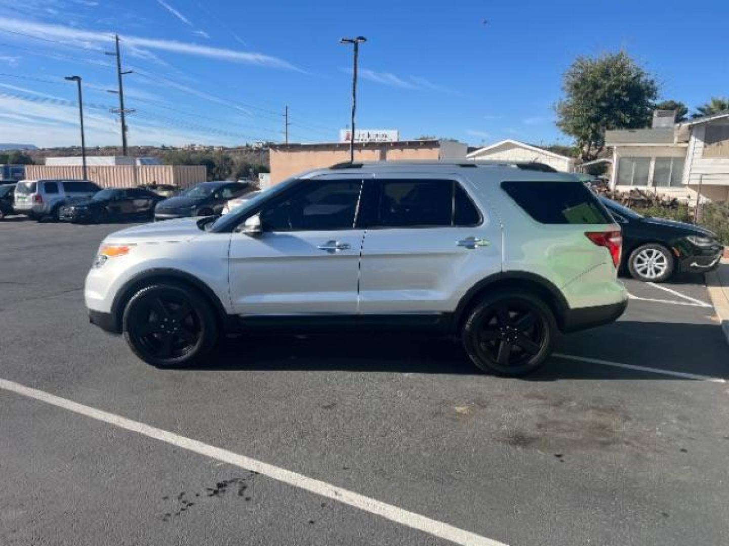 2014 Ingot Silver Metallic /Charcoal Black w/Pecan Inserts Ford Explorer Limited (1FM5K8F84EG) with an 3.5L V-6 DOHC engine, Automatic transmission, located at 940 North Main Street, Cedar City, UT, 84720, (435) 628-0023, 37.692936, -113.061897 - Photo#3