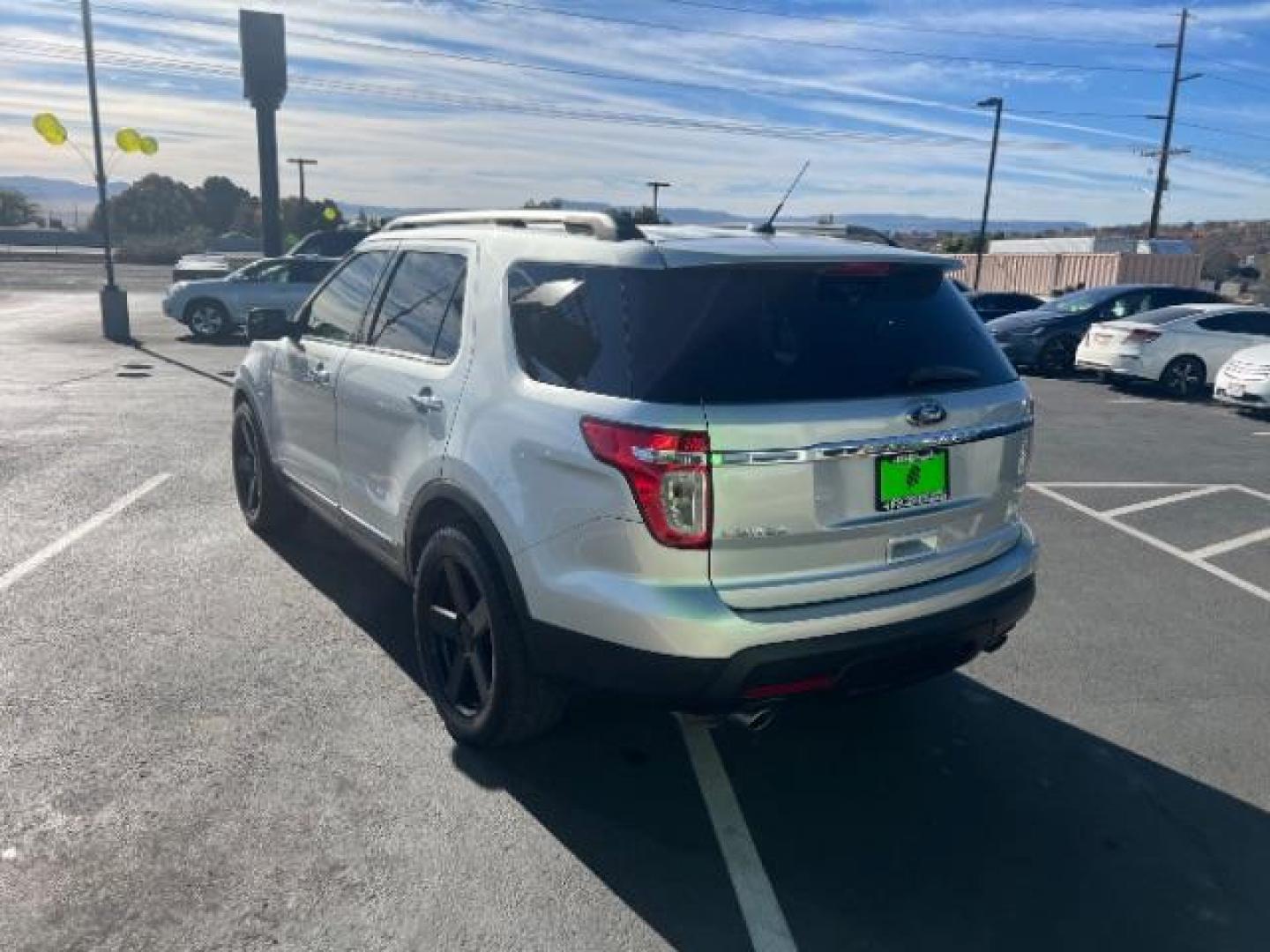 2014 Ingot Silver Metallic /Charcoal Black w/Pecan Inserts Ford Explorer Limited (1FM5K8F84EG) with an 3.5L V-6 DOHC engine, Automatic transmission, located at 940 North Main Street, Cedar City, UT, 84720, (435) 628-0023, 37.692936, -113.061897 - Photo#4