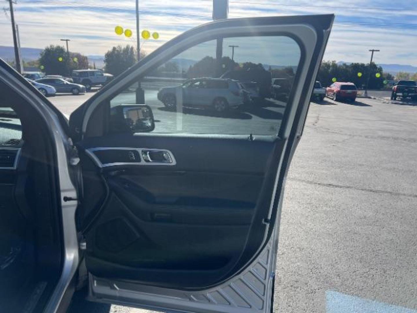 2014 Ingot Silver Metallic /Charcoal Black w/Pecan Inserts Ford Explorer Limited (1FM5K8F84EG) with an 3.5L V-6 DOHC engine, Automatic transmission, located at 940 North Main Street, Cedar City, UT, 84720, (435) 628-0023, 37.692936, -113.061897 - Photo#31