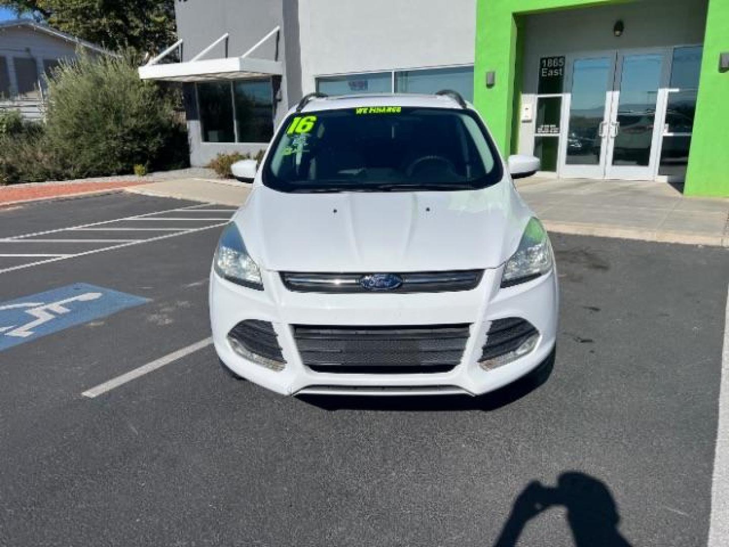 2016 Oxford White /Charcoal Black Ford Escape SE (1FMCU0GXXGU) , Automatic transmission, located at 1865 East Red Hills Pkwy, St. George, 84770, (435) 628-0023, 37.120850, -113.543640 - Photo#1