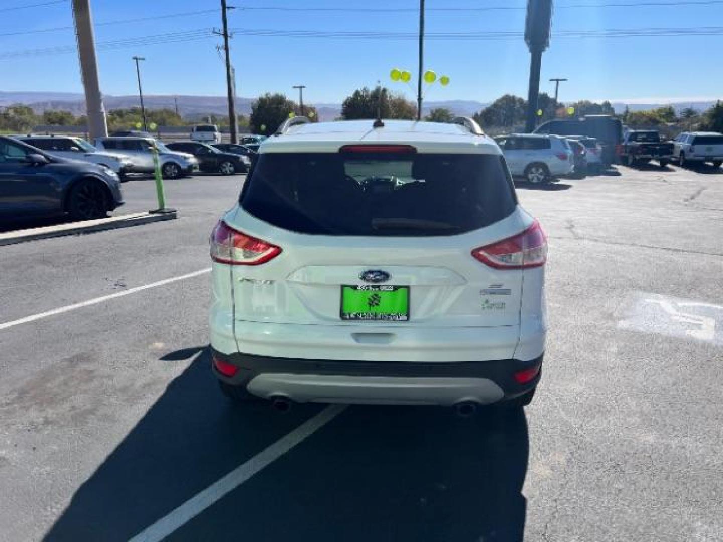 2016 Oxford White /Charcoal Black Ford Escape SE (1FMCU0GXXGU) , Automatic transmission, located at 1865 East Red Hills Pkwy, St. George, 84770, (435) 628-0023, 37.120850, -113.543640 - Photo#5